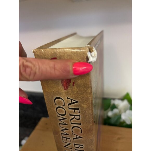 Africa Bible Commentary: A One-Volume Work By 70 African Scholars - Picture 8 of 14